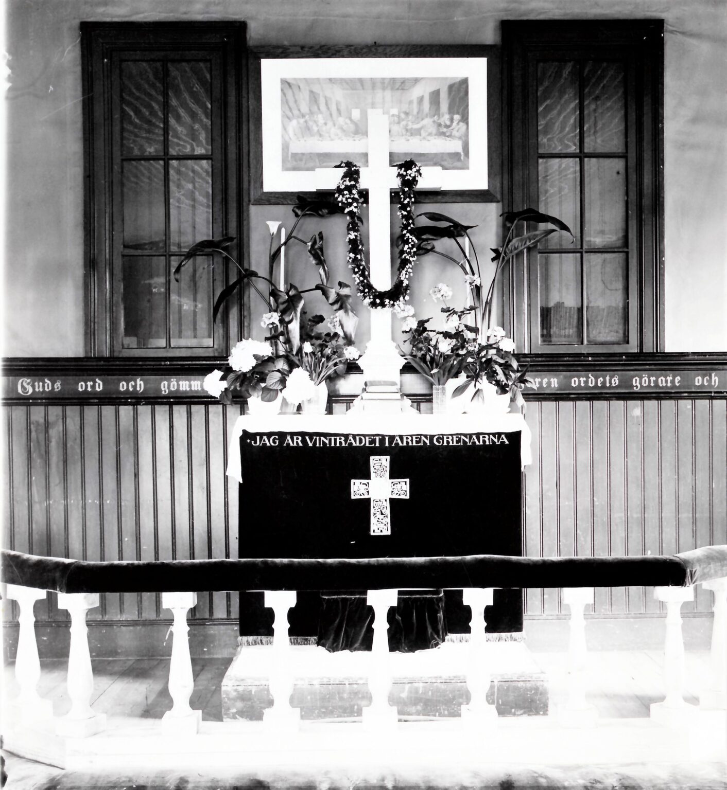 The altar ring in Räfvåla Chapel
