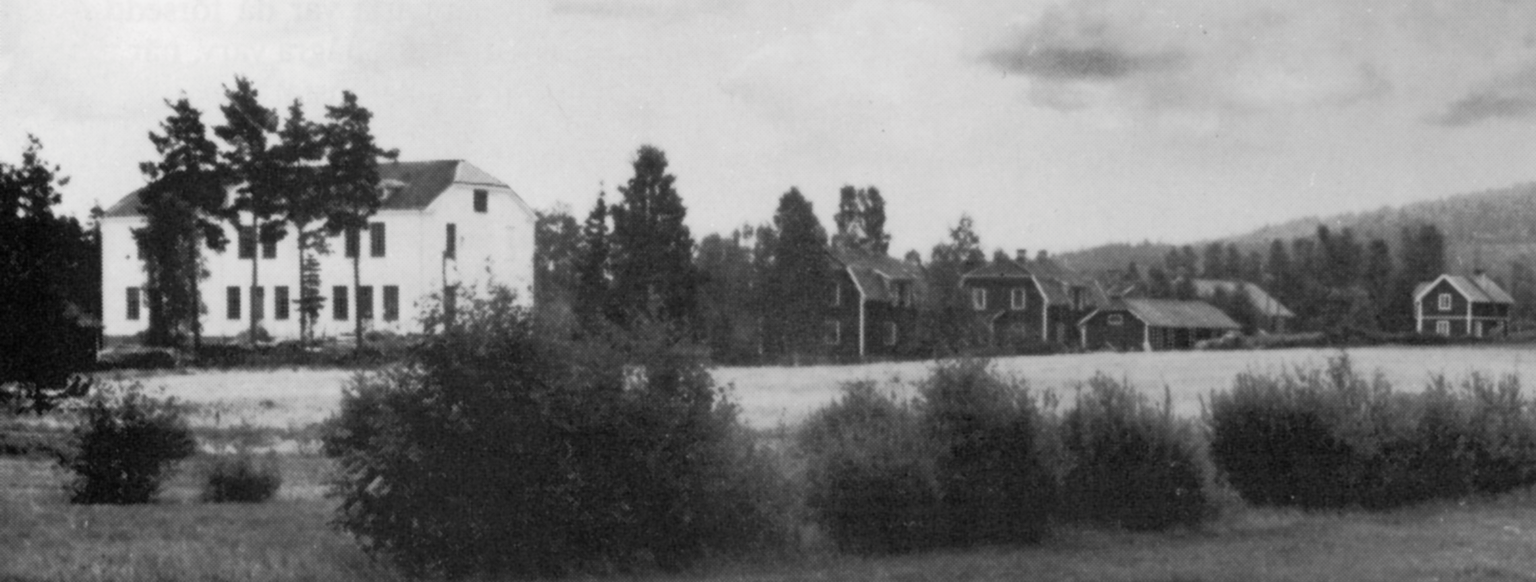 Räfvåla school with two teachers' residences, built in 1915